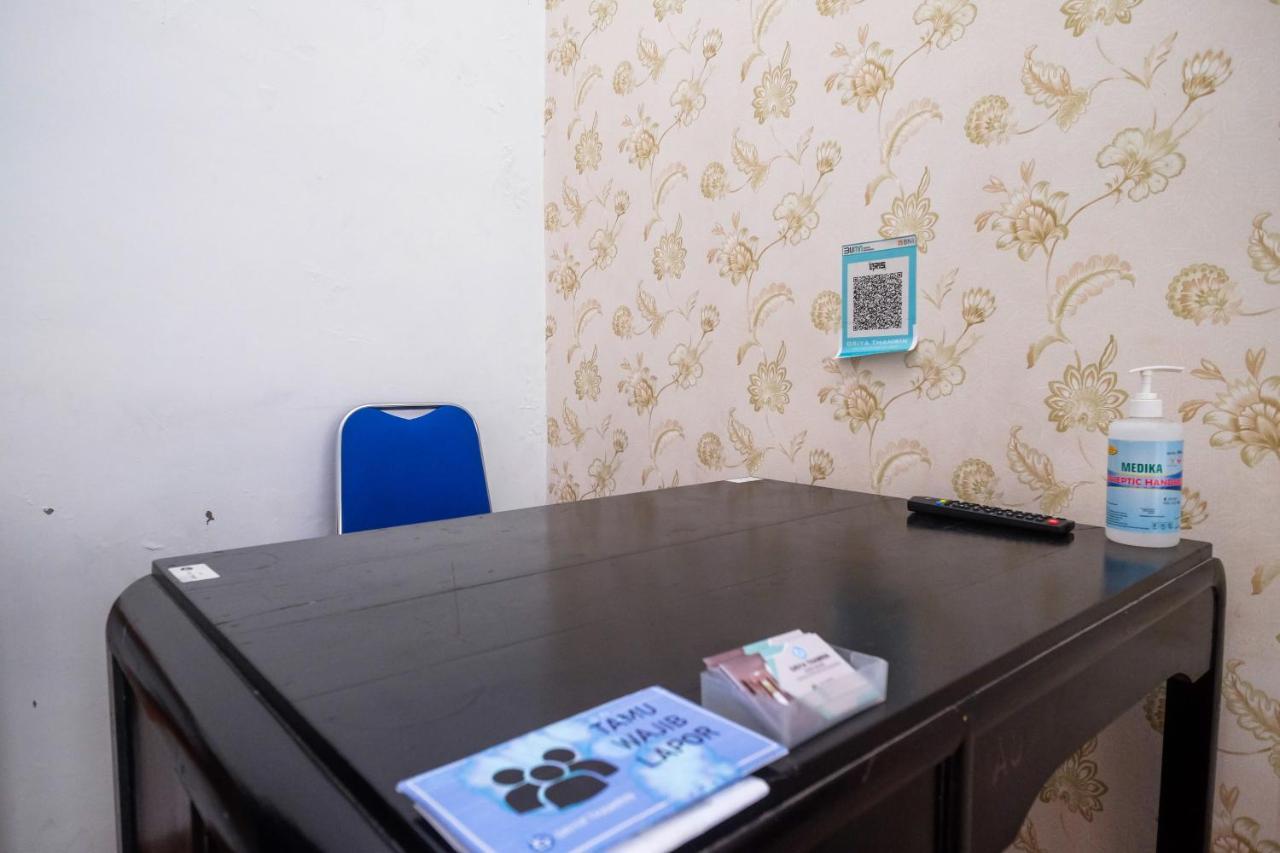Reddoorz Syariah @ Griya Thamrin Manahan Solo Kültér fotó