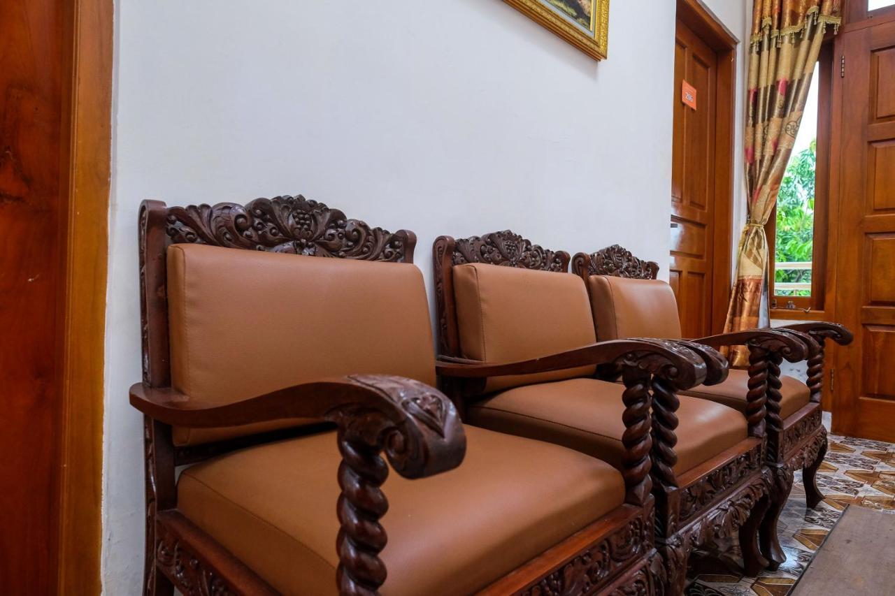 Reddoorz Syariah @ Griya Thamrin Manahan Solo Kültér fotó