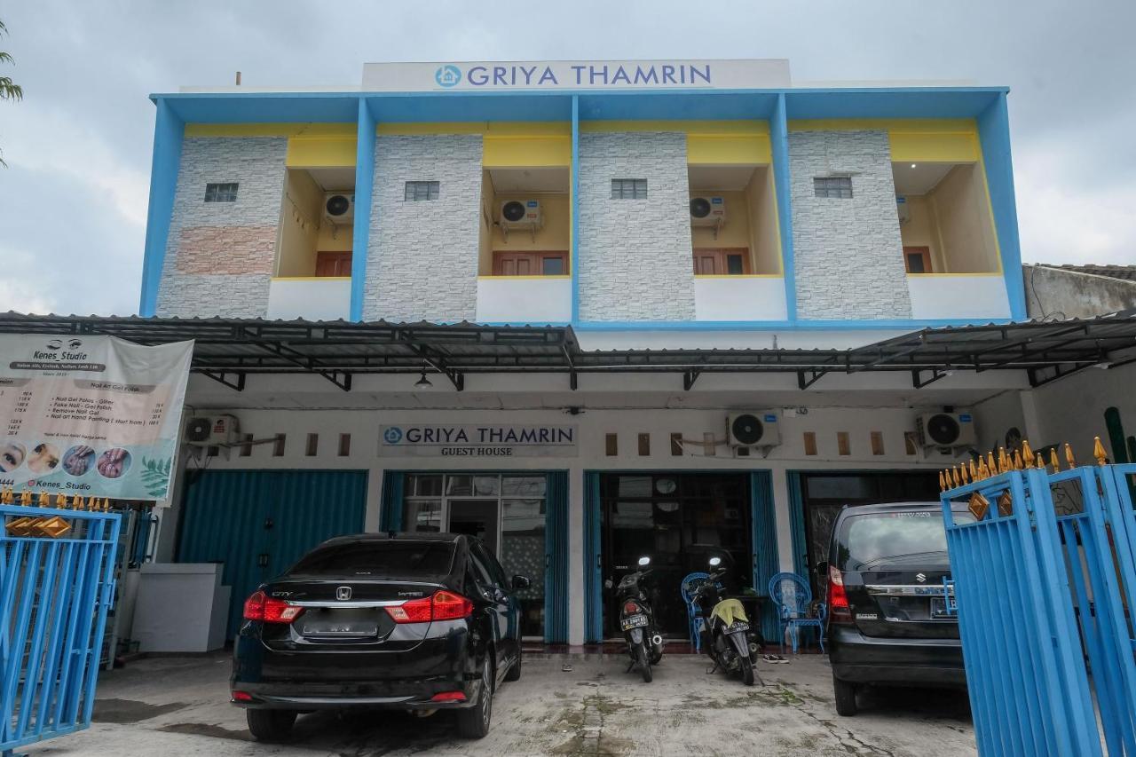 Reddoorz Syariah @ Griya Thamrin Manahan Solo Kültér fotó