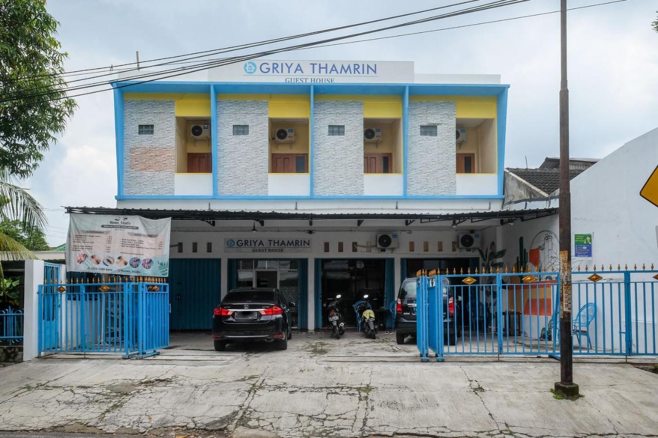 Reddoorz Syariah @ Griya Thamrin Manahan Solo Kültér fotó